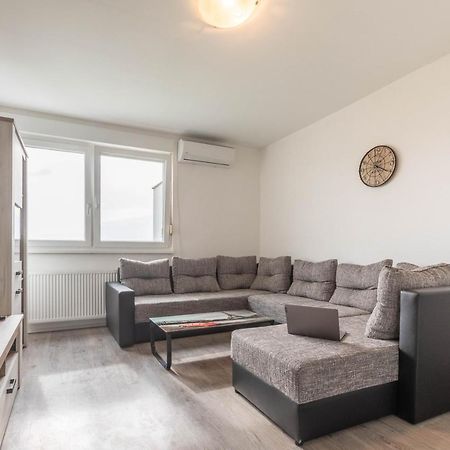 Cosy Apartment Hugo Осиек Екстериор снимка