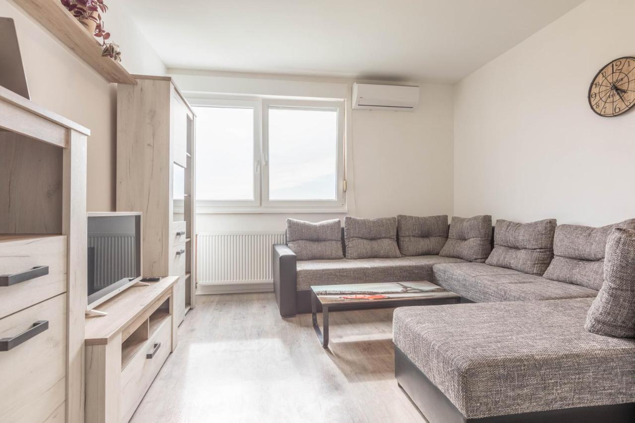 Cosy Apartment Hugo Осиек Екстериор снимка