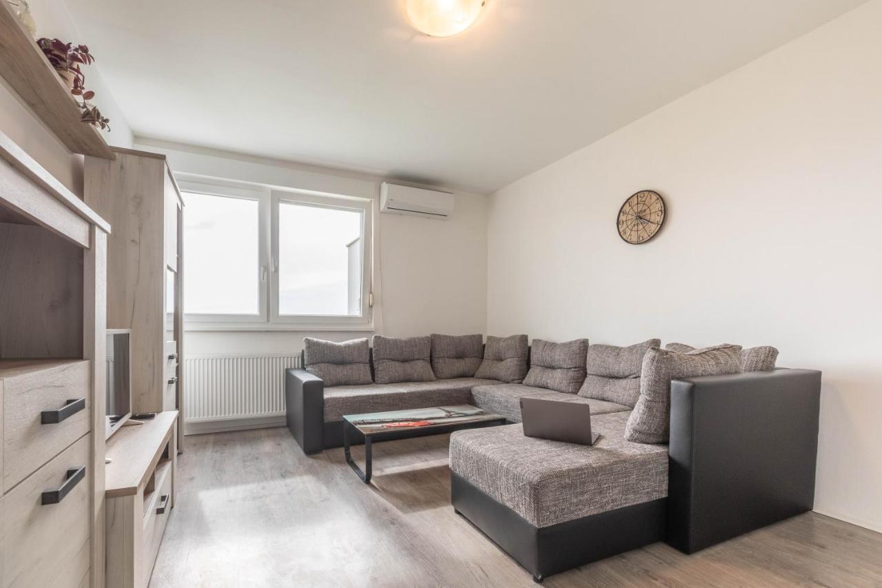Cosy Apartment Hugo Осиек Екстериор снимка
